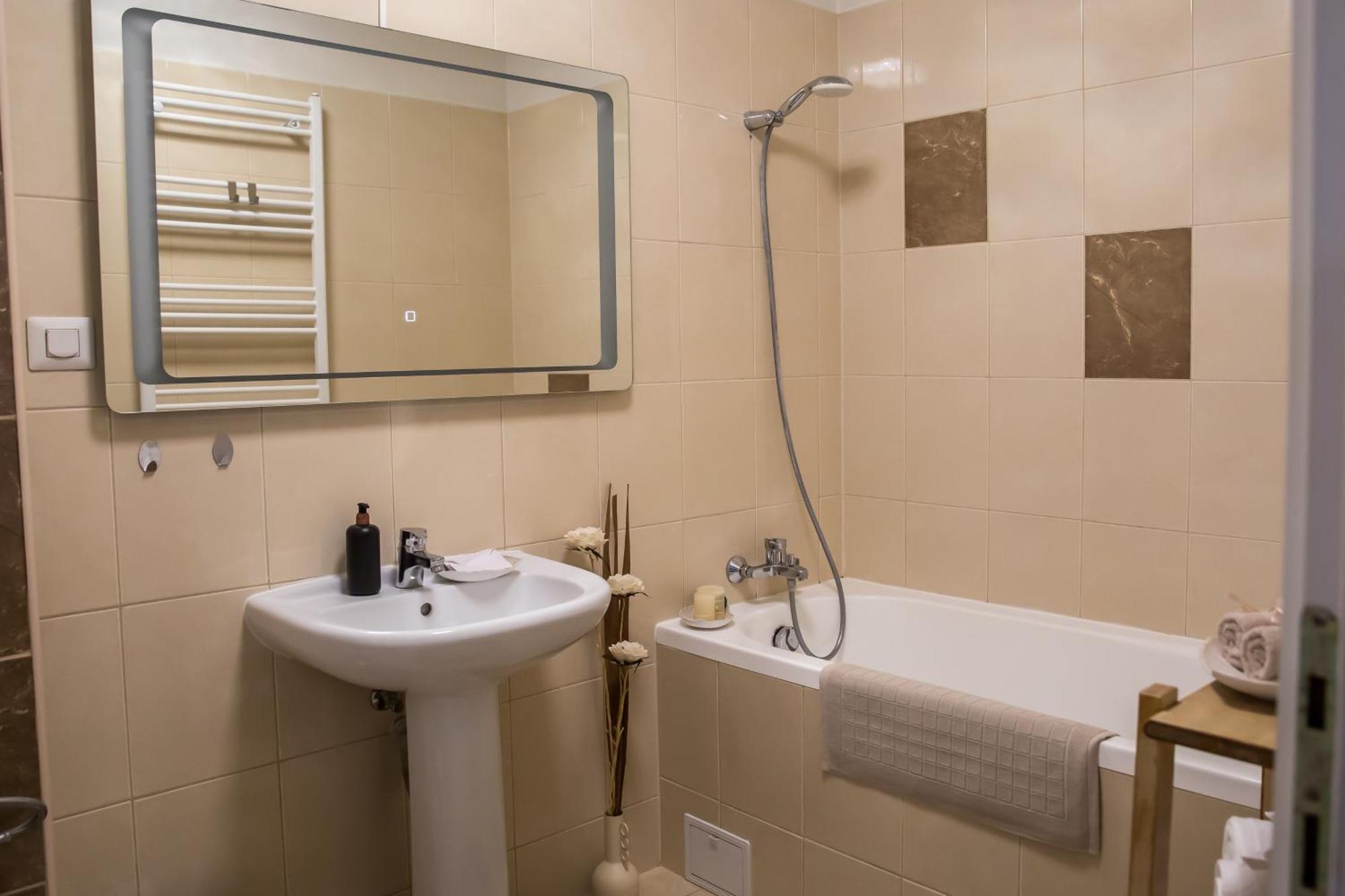 Jsn House - Private Parking & Premium Services Apartment