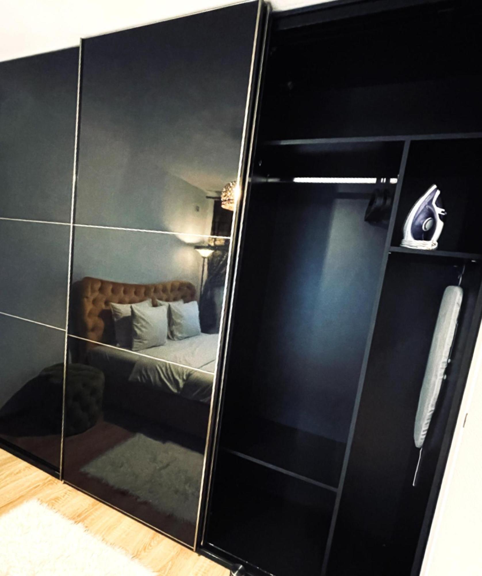 Jsn House - Private Parking & Premium Services