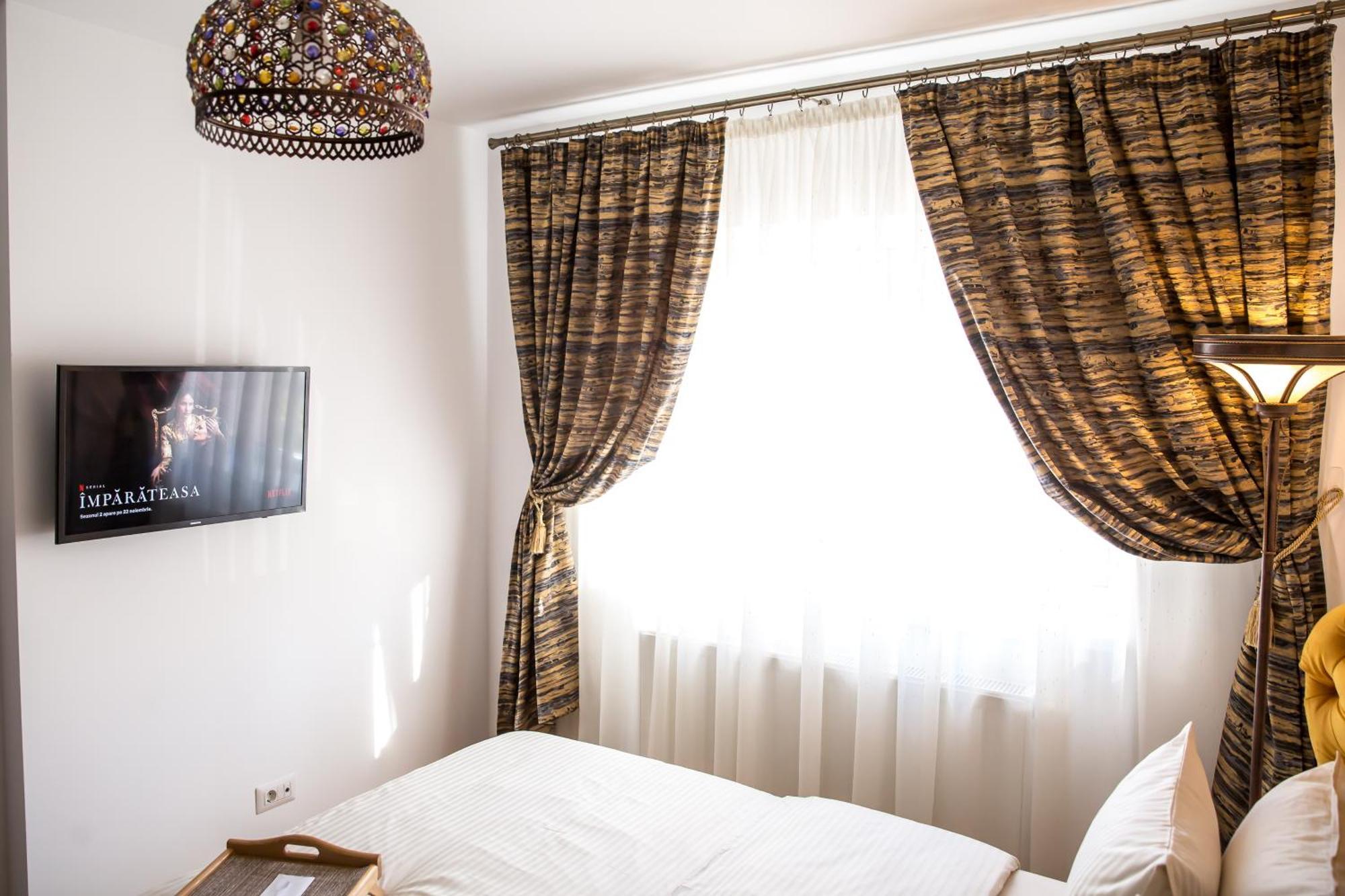 Jsn House - Private Parking & Premium Services * Bucharest