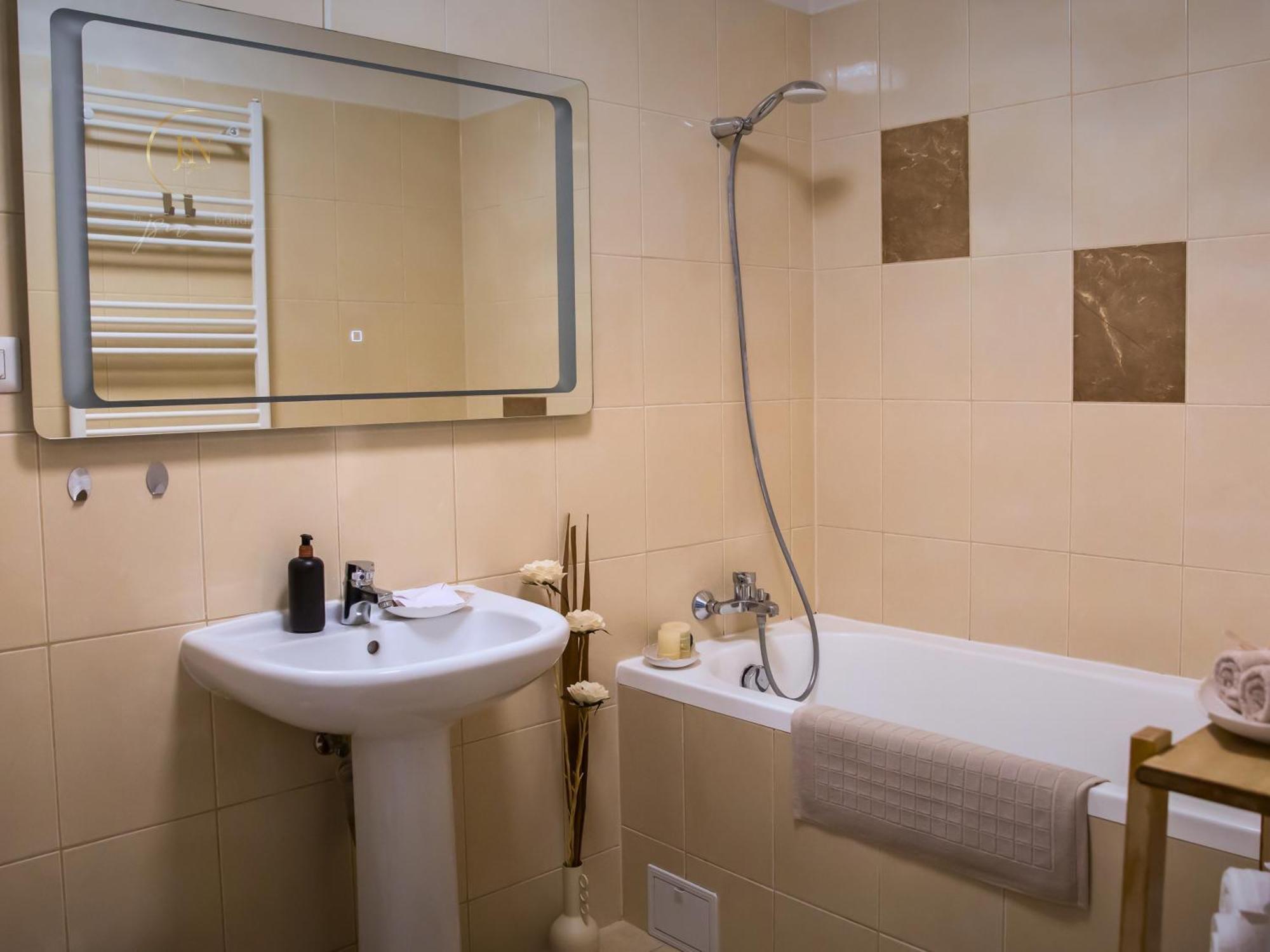 Jsn House - Private Parking & Premium Services Apartment Bucharest