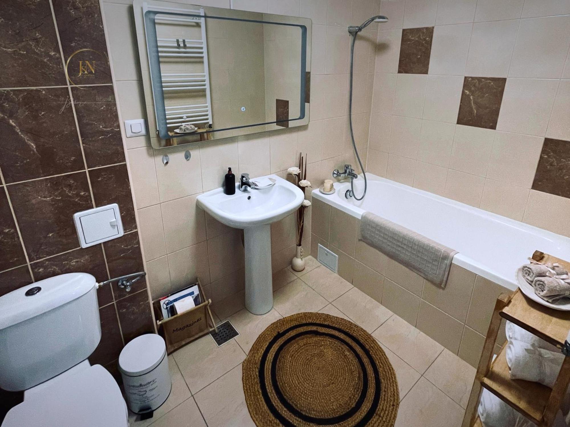 Jsn House - Private Parking & Premium Services Apartment *