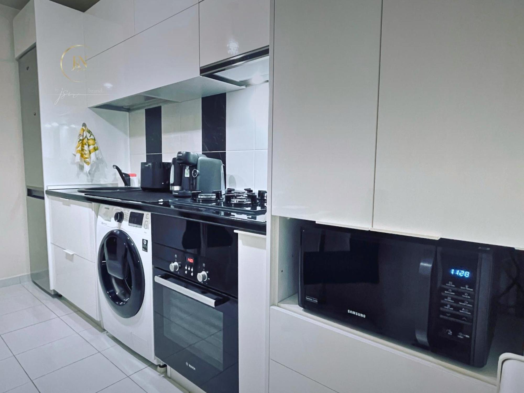 Apartment Jsn House - Private Parking & Premium Services Bucharest