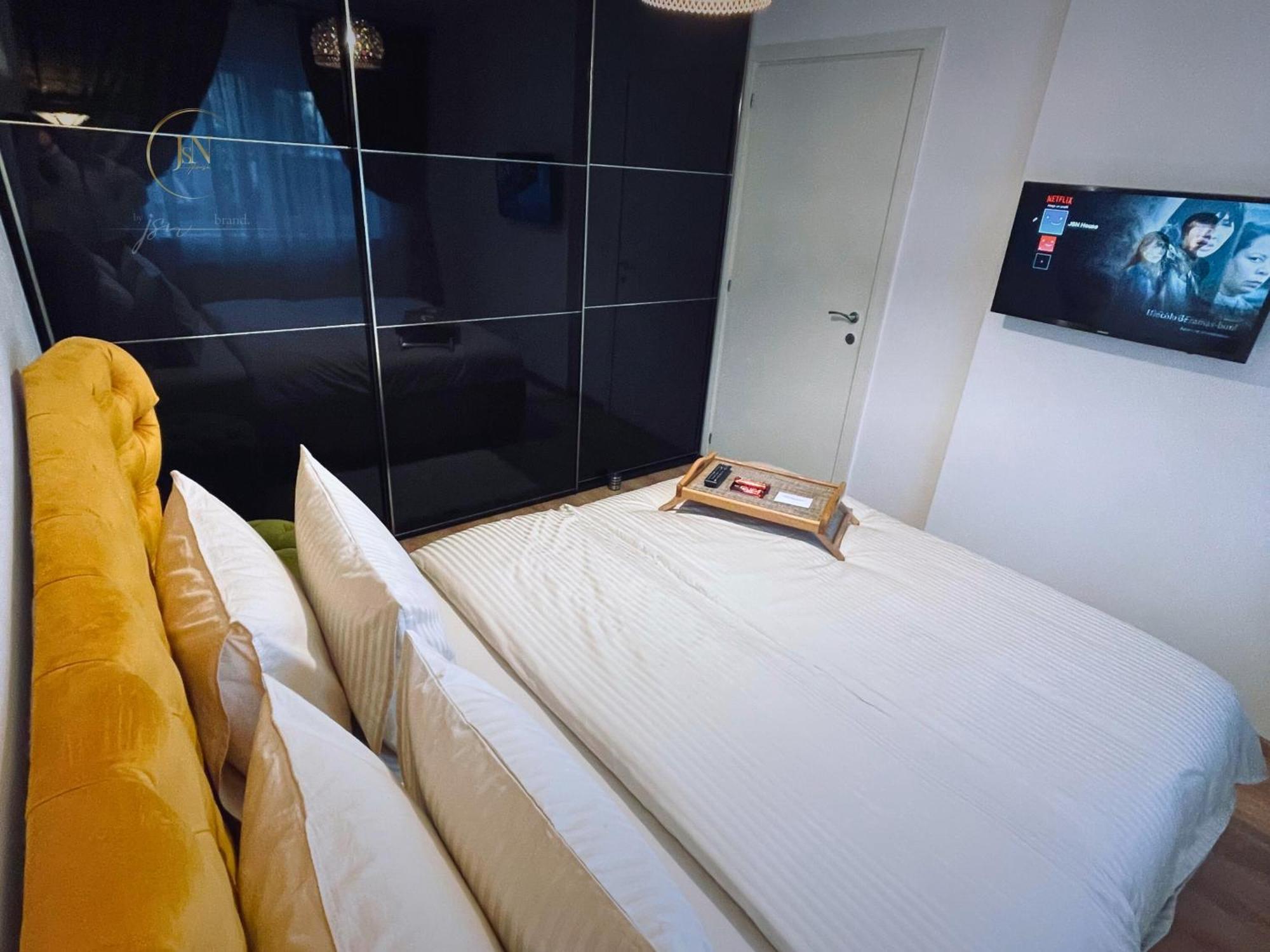 Apartment Jsn House - Private Parking & Premium Services Bucharest